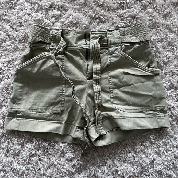 Beautiful shorts - Picture 1 of 4